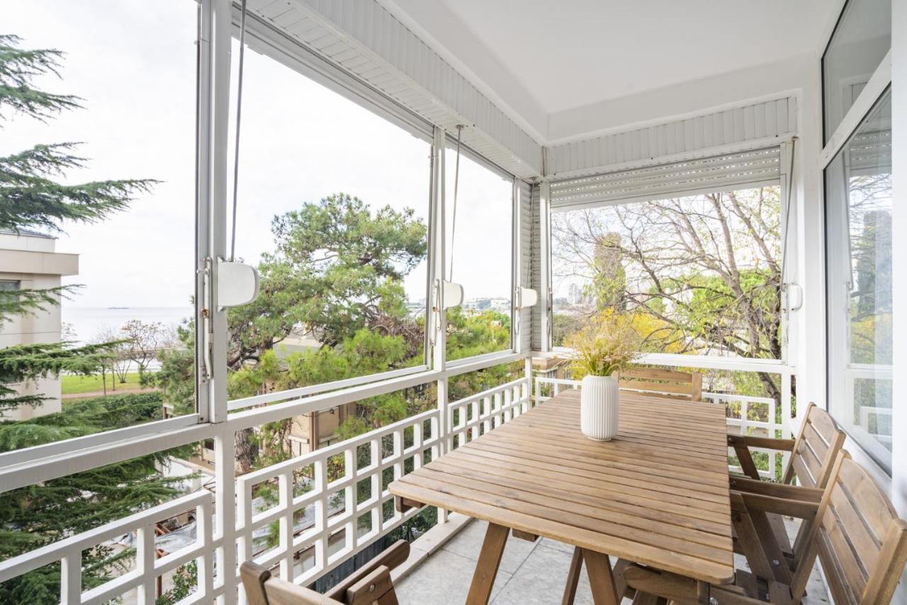 Spacious Flat Near Caddebostan Coast Lägenhet Istanbul Exteriör bild