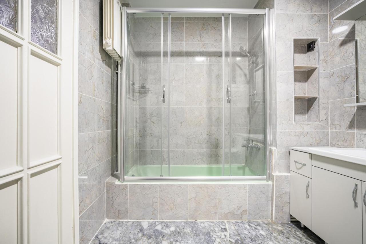 Spacious Flat Near Caddebostan Coast Lägenhet Istanbul Exteriör bild
