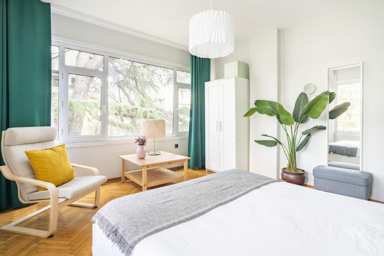 Spacious Flat Near Caddebostan Coast Lägenhet Istanbul Exteriör bild